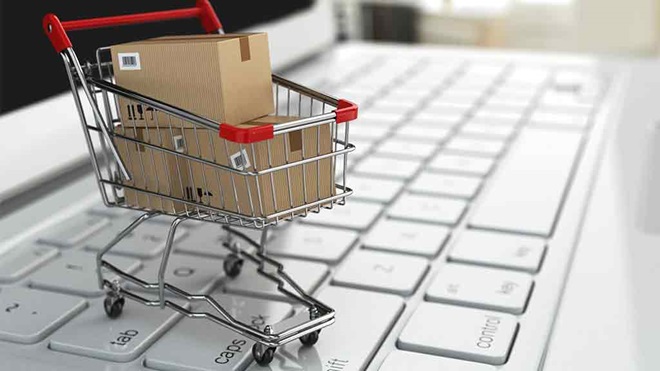 shopping trolley with parcels on computer